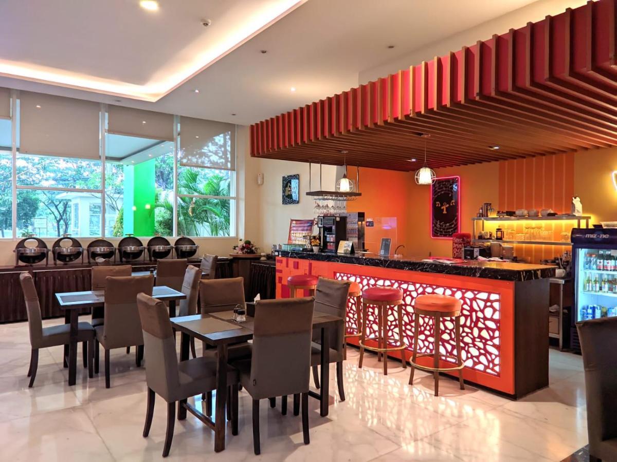Purwodadi  Front One Hotel Purwodadi מראה חיצוני תמונה