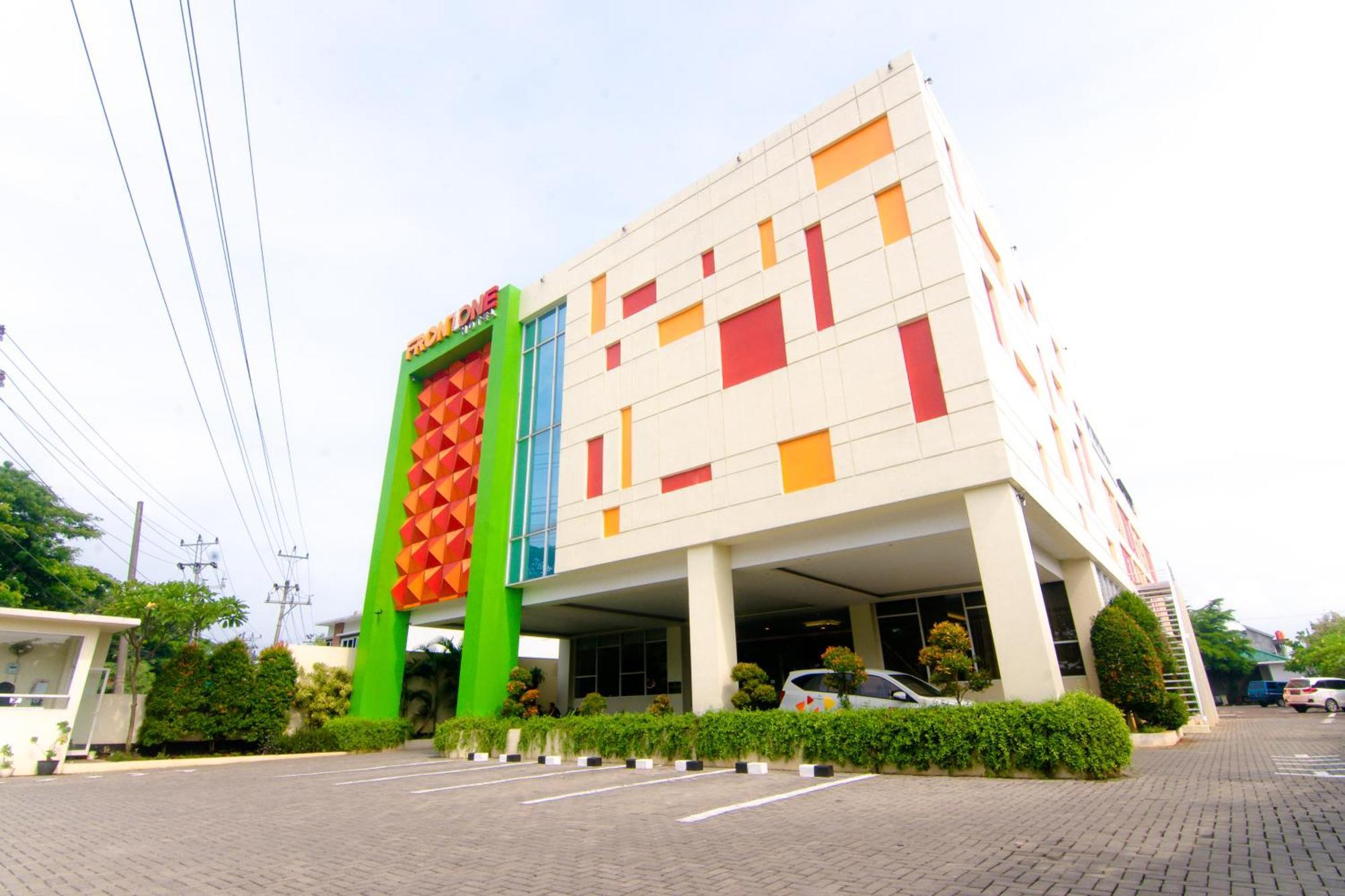 Purwodadi  Front One Hotel Purwodadi מראה חיצוני תמונה