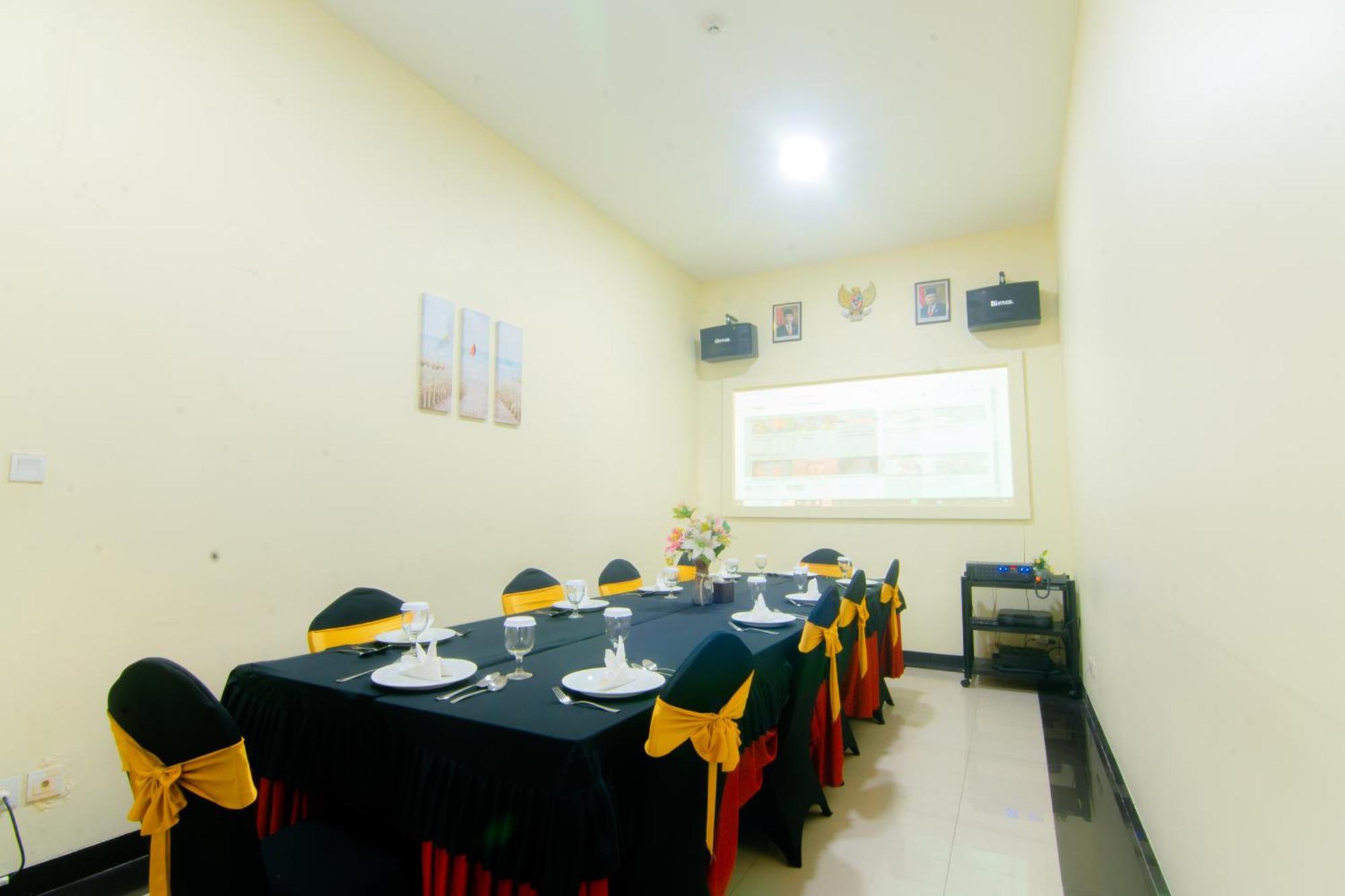 Purwodadi  Front One Hotel Purwodadi מראה חיצוני תמונה