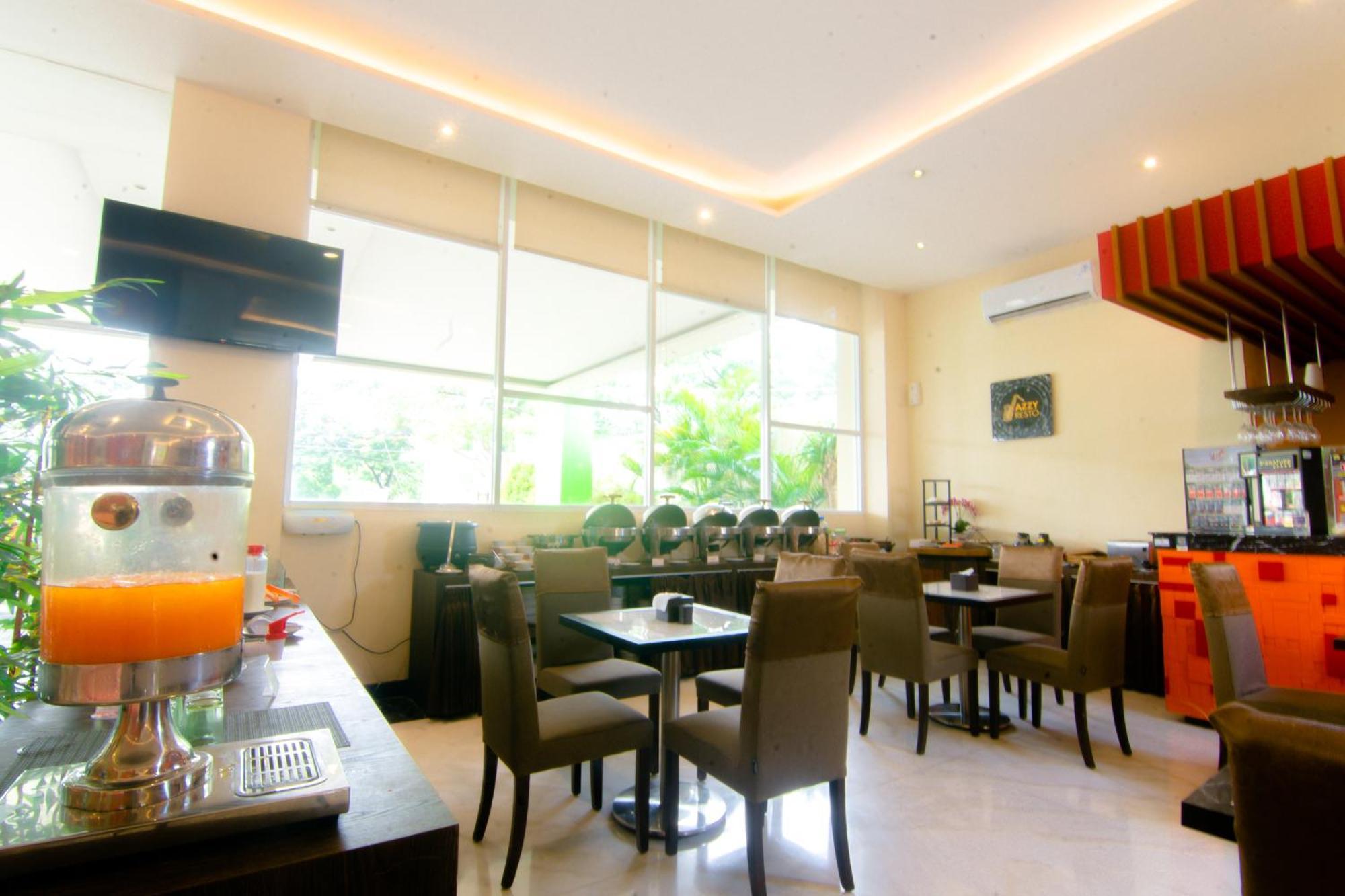 Purwodadi  Front One Hotel Purwodadi מראה חיצוני תמונה