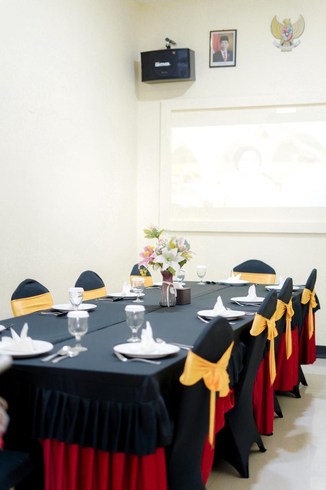 Purwodadi  Front One Hotel Purwodadi מראה חיצוני תמונה